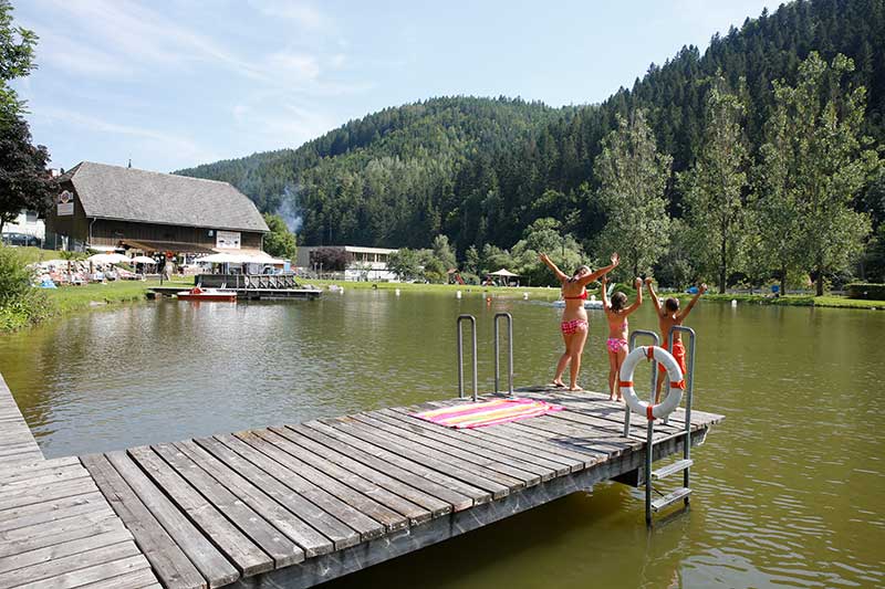 Baden im Badesee Moenichwald